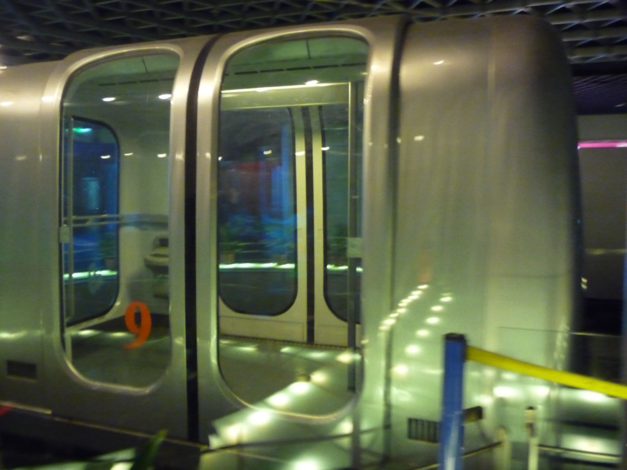 Shanghai - sightseeing subway to Pudong