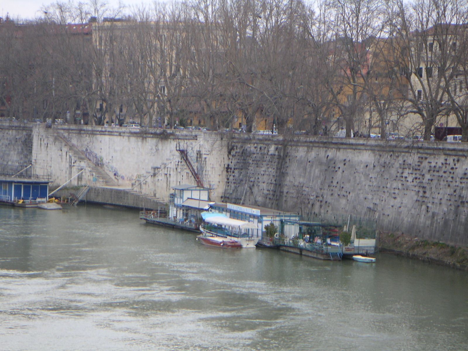 Tiber house boat
