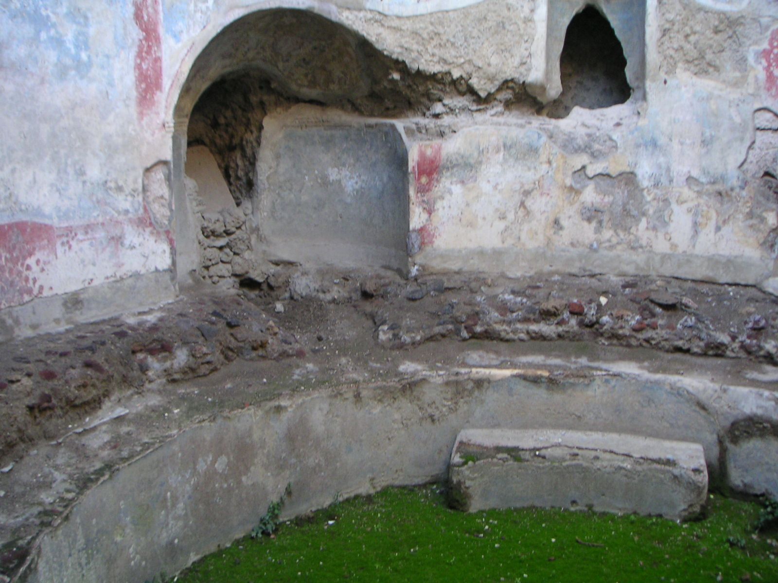 Pompei hot tub