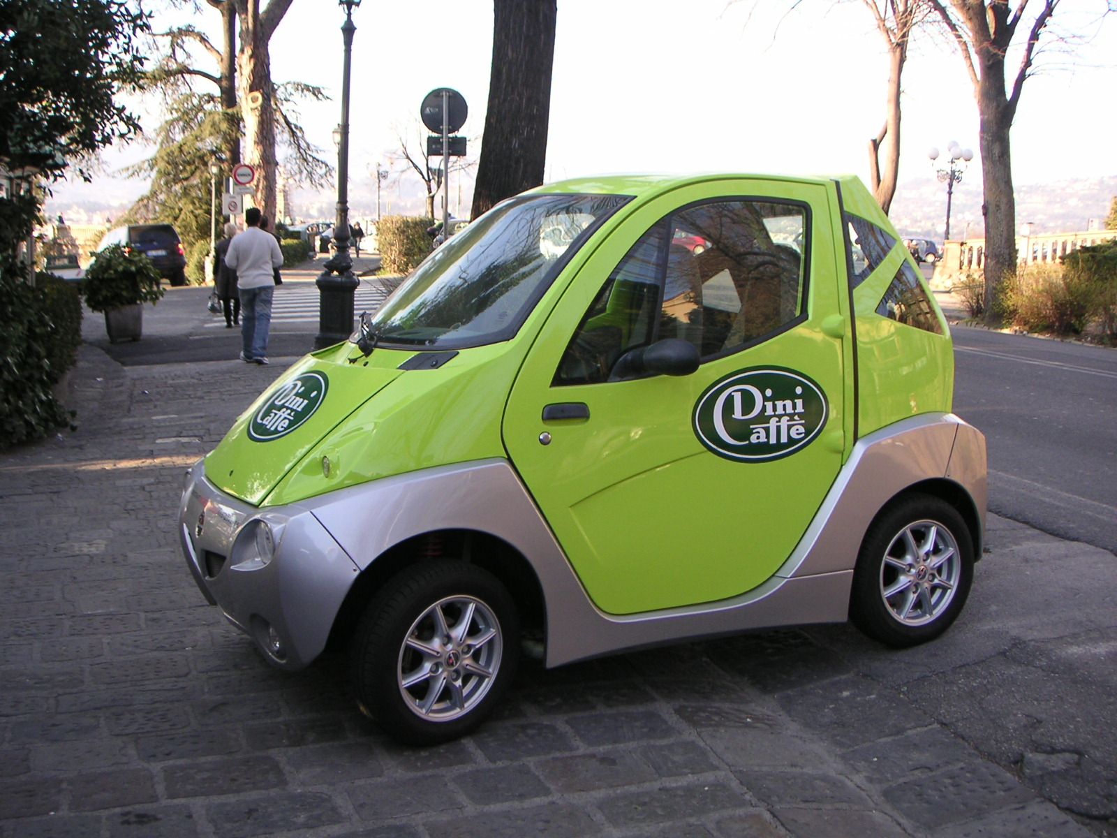 Piazzale Michelangelo - small car
