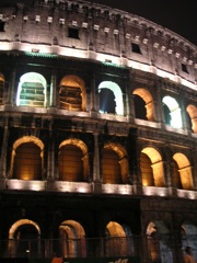 Rome: Colosseo at night
