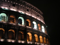 Rome: Colosseo at night