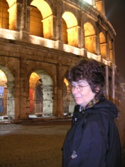 Rome: Colosseo at night