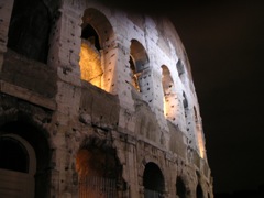 Rome: Colosseo at night