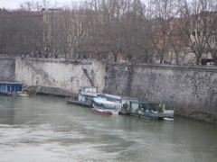 Tiber house boat